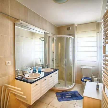 Apartmán A Avec Terrasse, 400m De La Plage, 5 Couchages - Fr-1-63-268